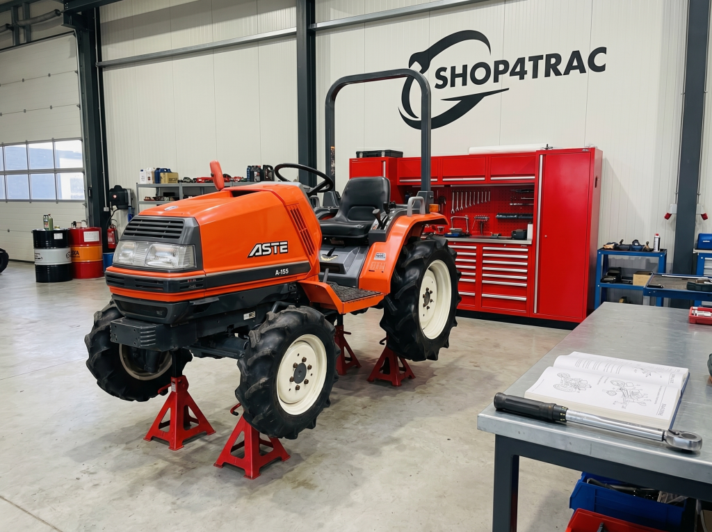 Kubota Aste A-155, A-175 en A-195 bediening uitgelegd – alle knoppen en hendels