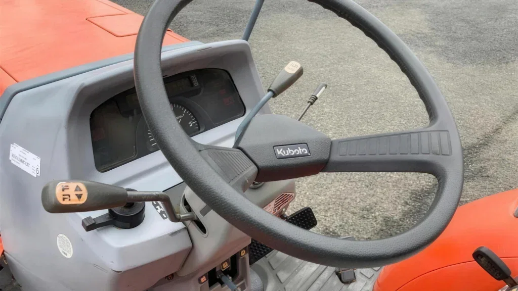 Kubota KL obsługa i uruchamianie: deska rozdzielcza, żarzenie wstępne i zmiana biegów